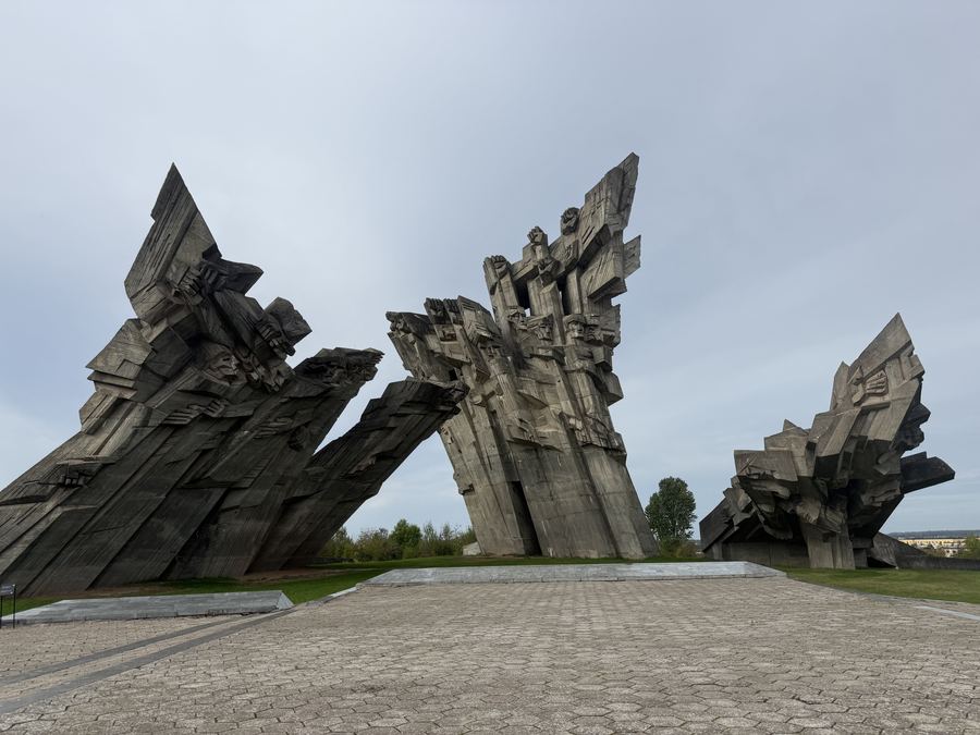 Ninth Fort Memorial — Soviet Monumental Sculpture, Kaunas