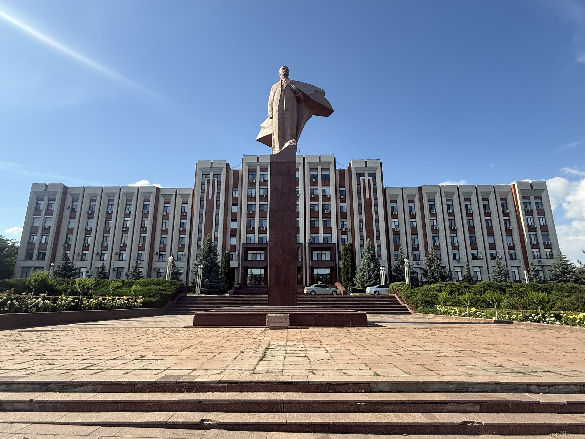 Lenin and Transnistrian Parliament, Tiraspol